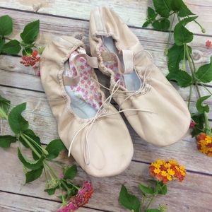 🌷 Capezio Leather Ballet Flats
